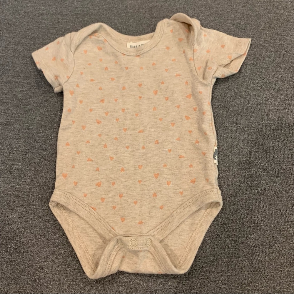 ☀️ 3/$15 Rabbit and Bear Brown Onesie with Pink Hearts
